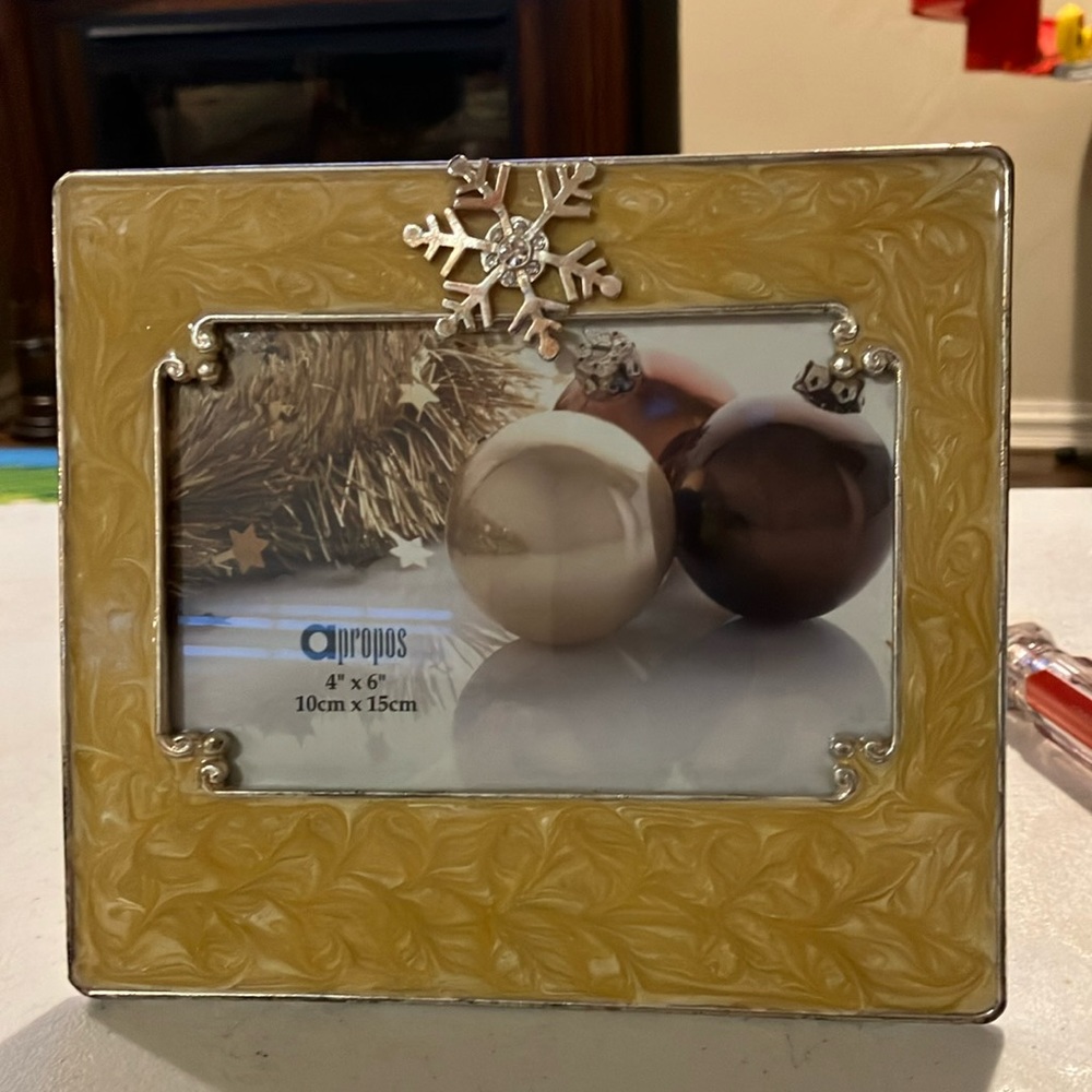 Vintage Apropos 4”x6” Very Heavy Picture Frame w/ Snowflake Accent w/ Crystal